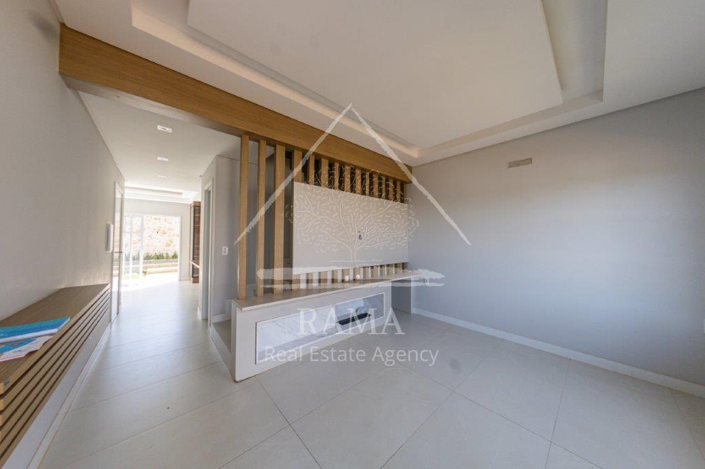 Casa Nova, em fase de acabamento, Condomínio Fechado em Oficinas! 3 Quartos/2 Vagas
