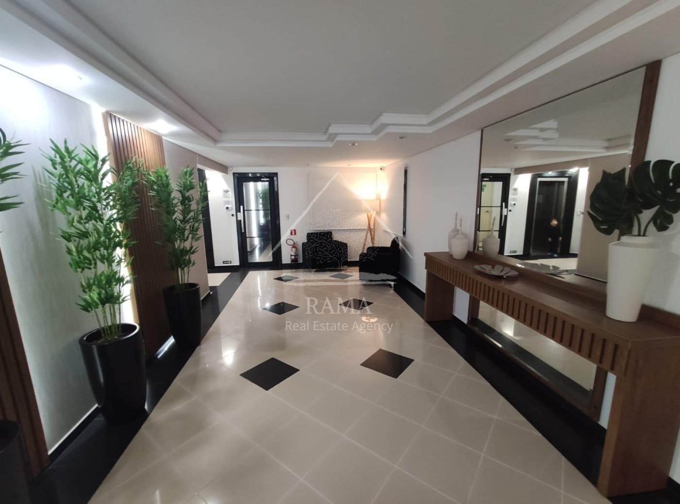 Apto em excelente localização no Vila Estrela, com linda mobília planejada!