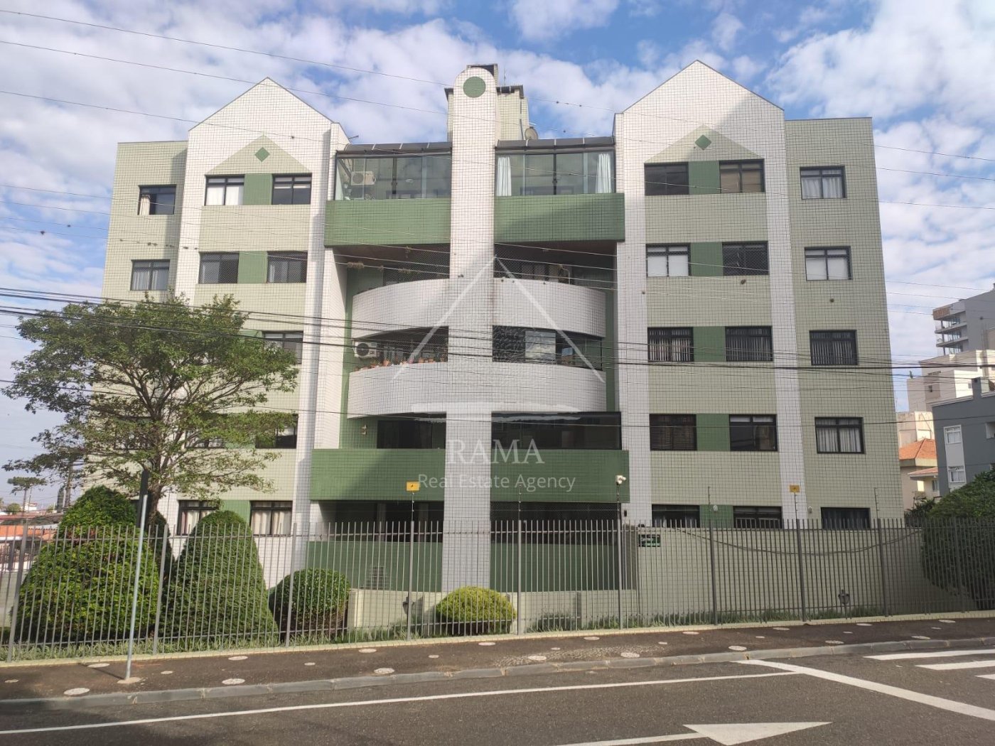 Apto em excelente localização no Vila Estrela, com linda mobília planejada!