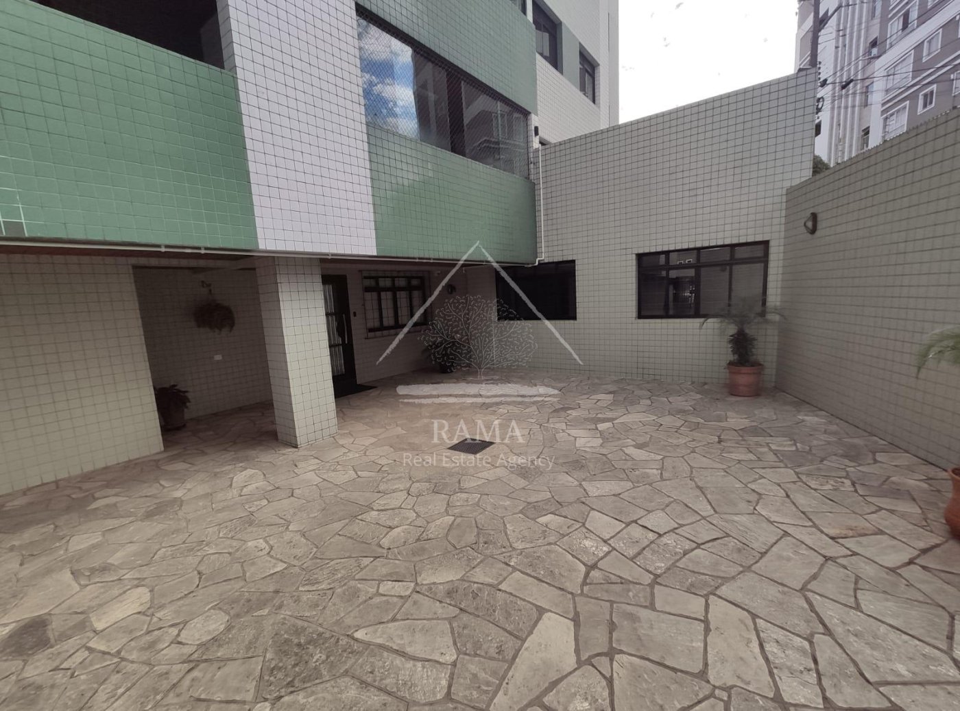 Apto em excelente localização no Vila Estrela, com linda mobília planejada!