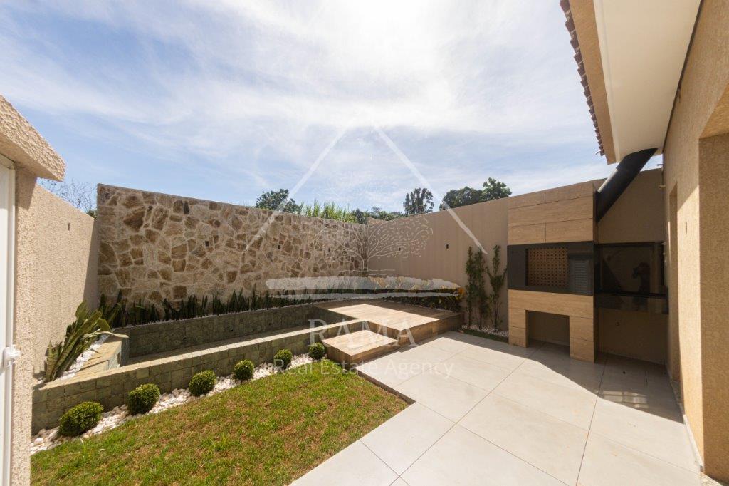 Casa Decorada, pronta para morar, em Condomínio Fechado em Ponta Grossa, Paraná