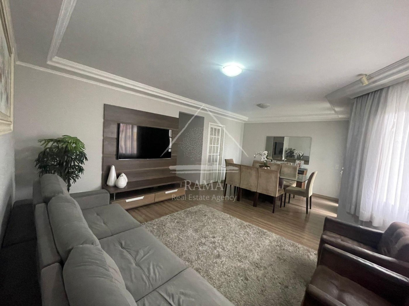 Casa em Oficinas, 3 Quartos, um deles Suíte, 3 vagas, semi-mobiliada