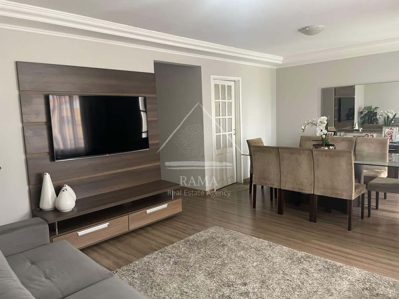 Casa em Oficinas, 3 Quartos, um deles Suíte, 3 vagas, semi-mobiliada