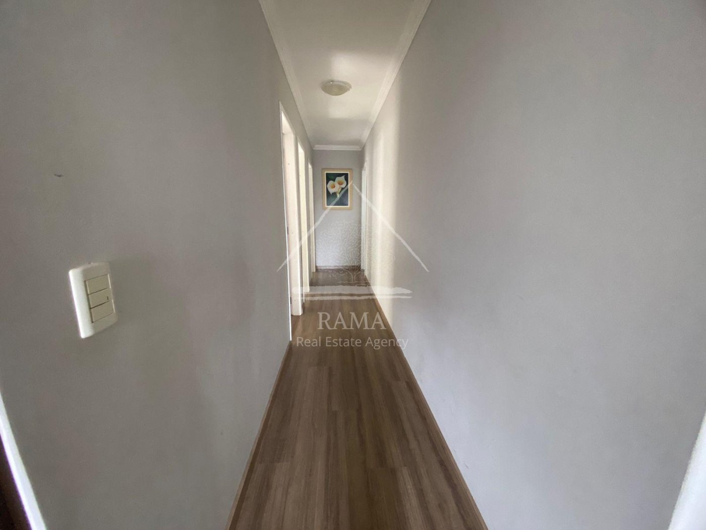 Casa em Oficinas, 3 Quartos, um deles Suíte, 3 vagas, semi-mobiliada