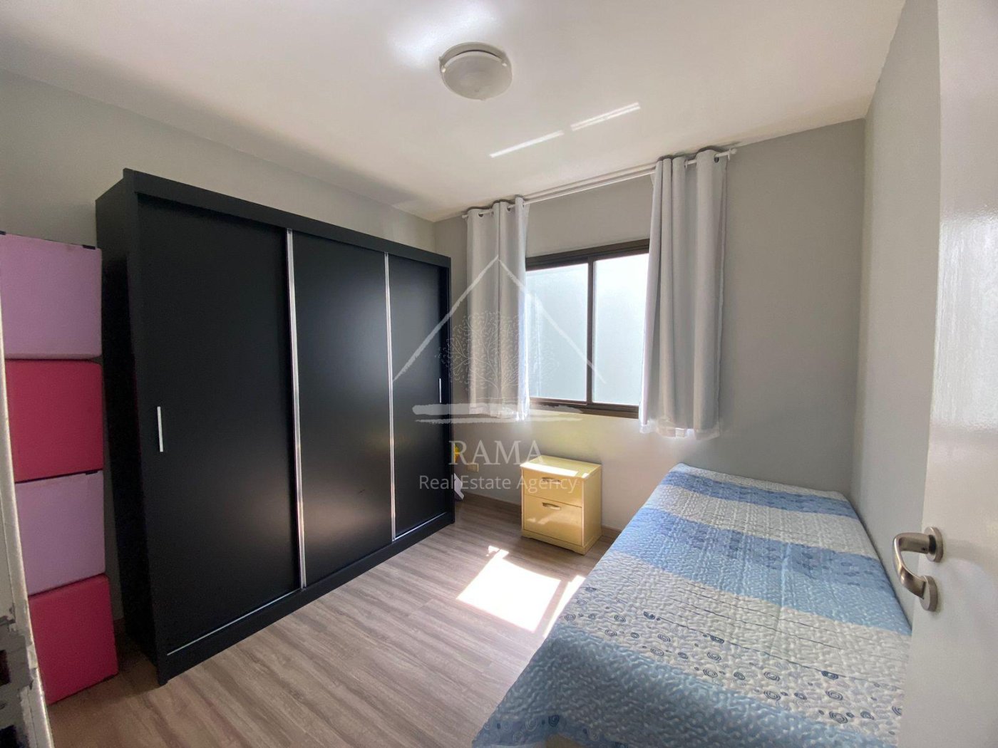 Casa em Oficinas, 3 Quartos, um deles Suíte, 3 vagas, semi-mobiliada