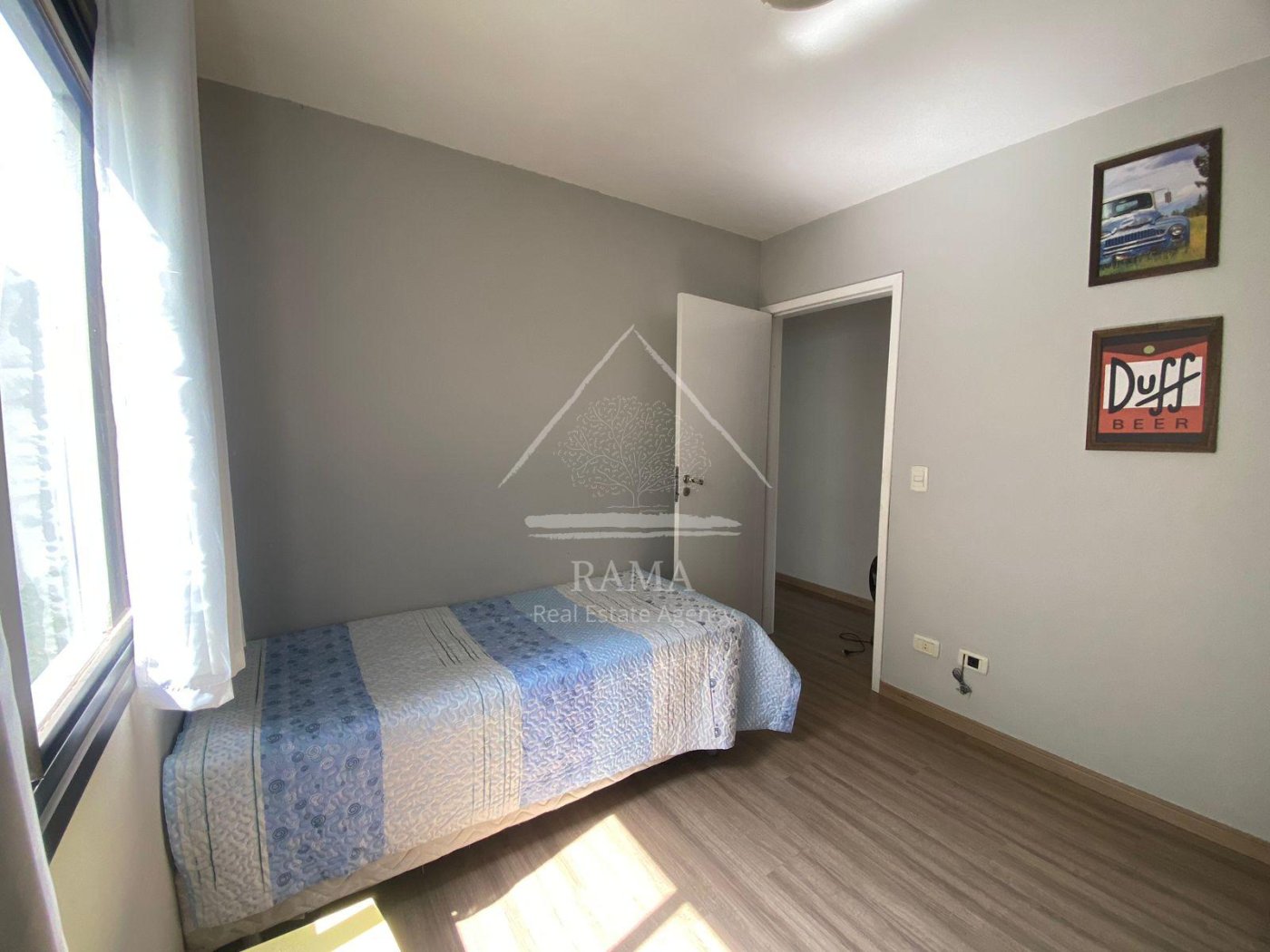 Casa em Oficinas, 3 Quartos, um deles Suíte, 3 vagas, semi-mobiliada