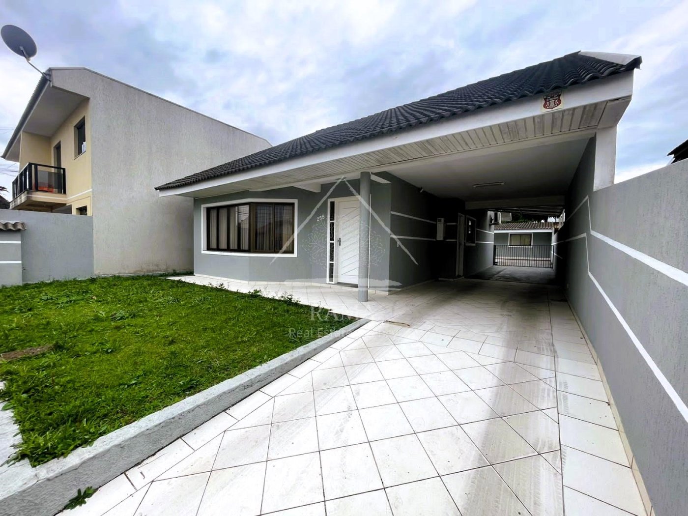 Casa em Oficinas, 3 Quartos, um deles Suíte, 3 vagas, semi-mobiliada