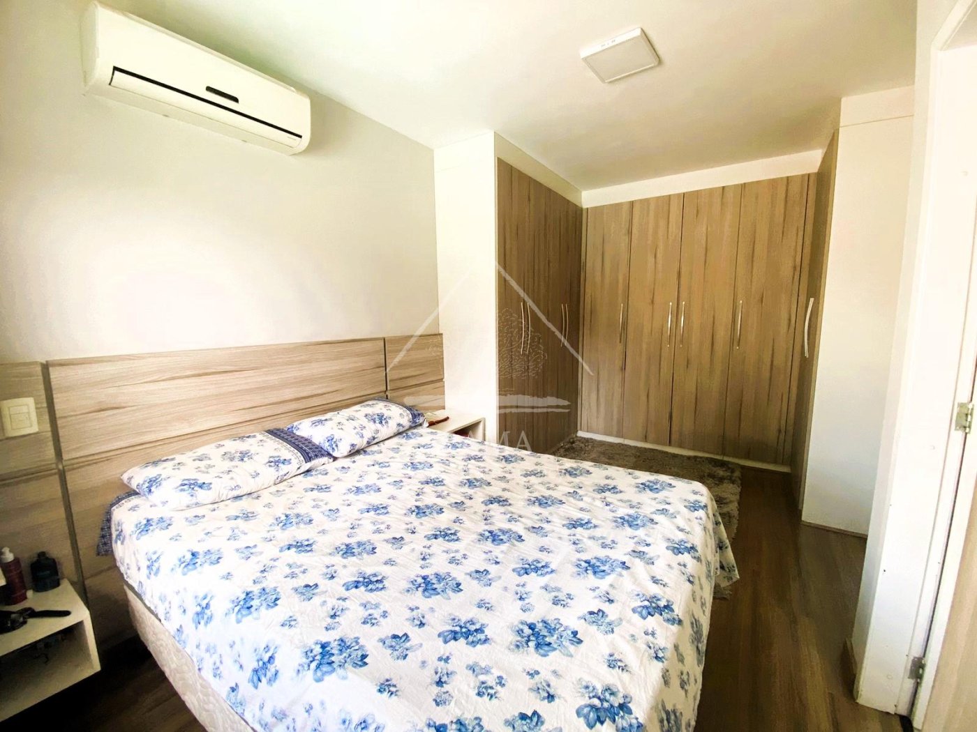 Casa em Oficinas, 3 Quartos, um deles Suíte, 3 vagas, semi-mobiliada