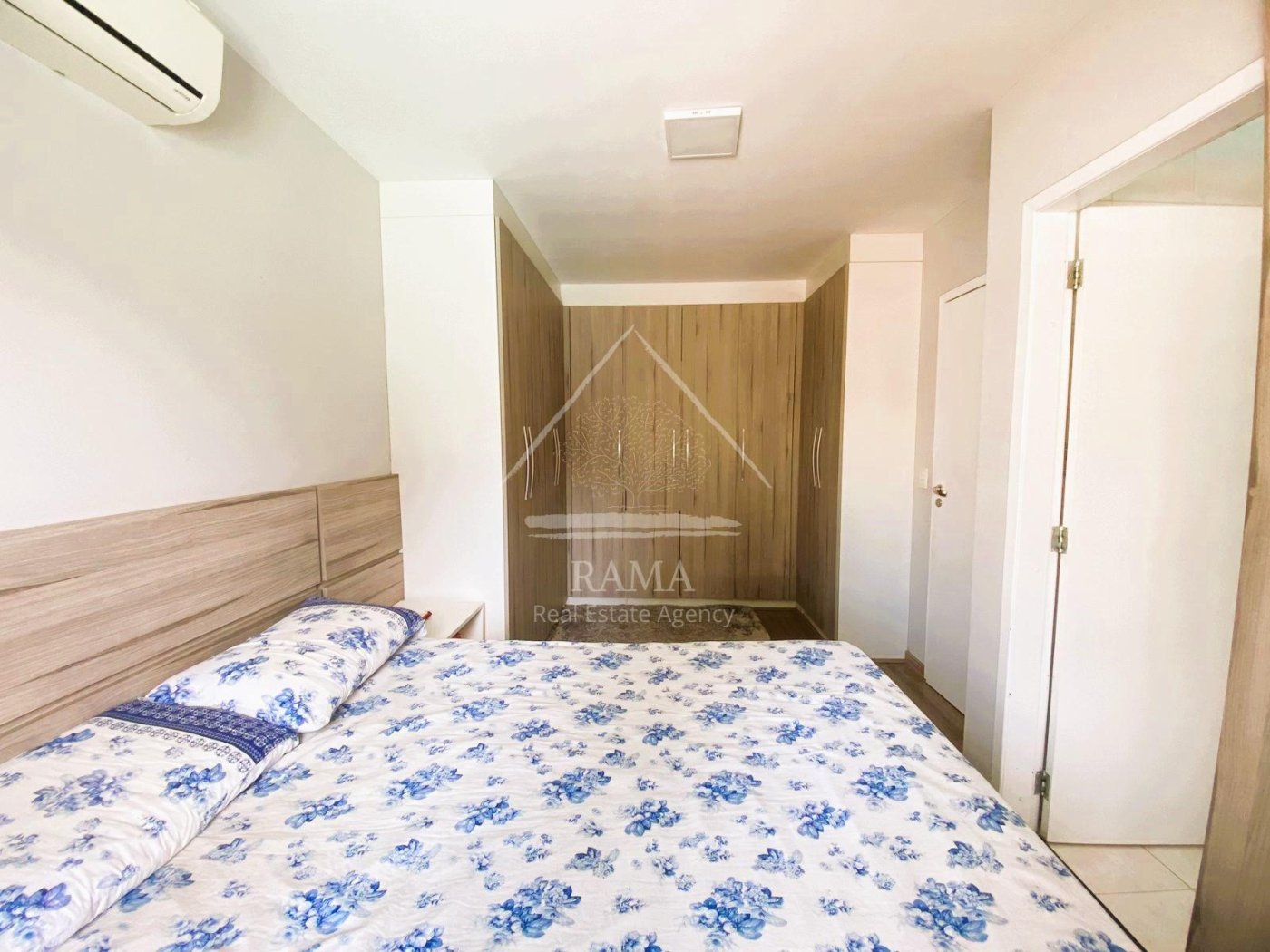 Casa em Oficinas, 3 Quartos, um deles Suíte, 3 vagas, semi-mobiliada