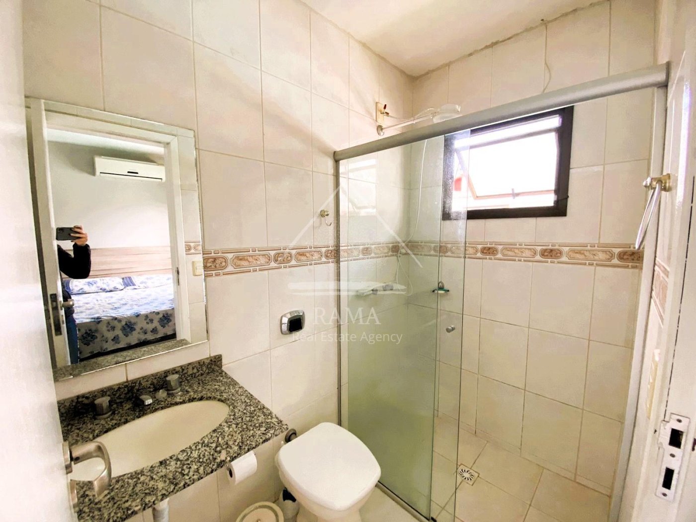 Casa em Oficinas, 3 Quartos, um deles Suíte, 3 vagas, semi-mobiliada