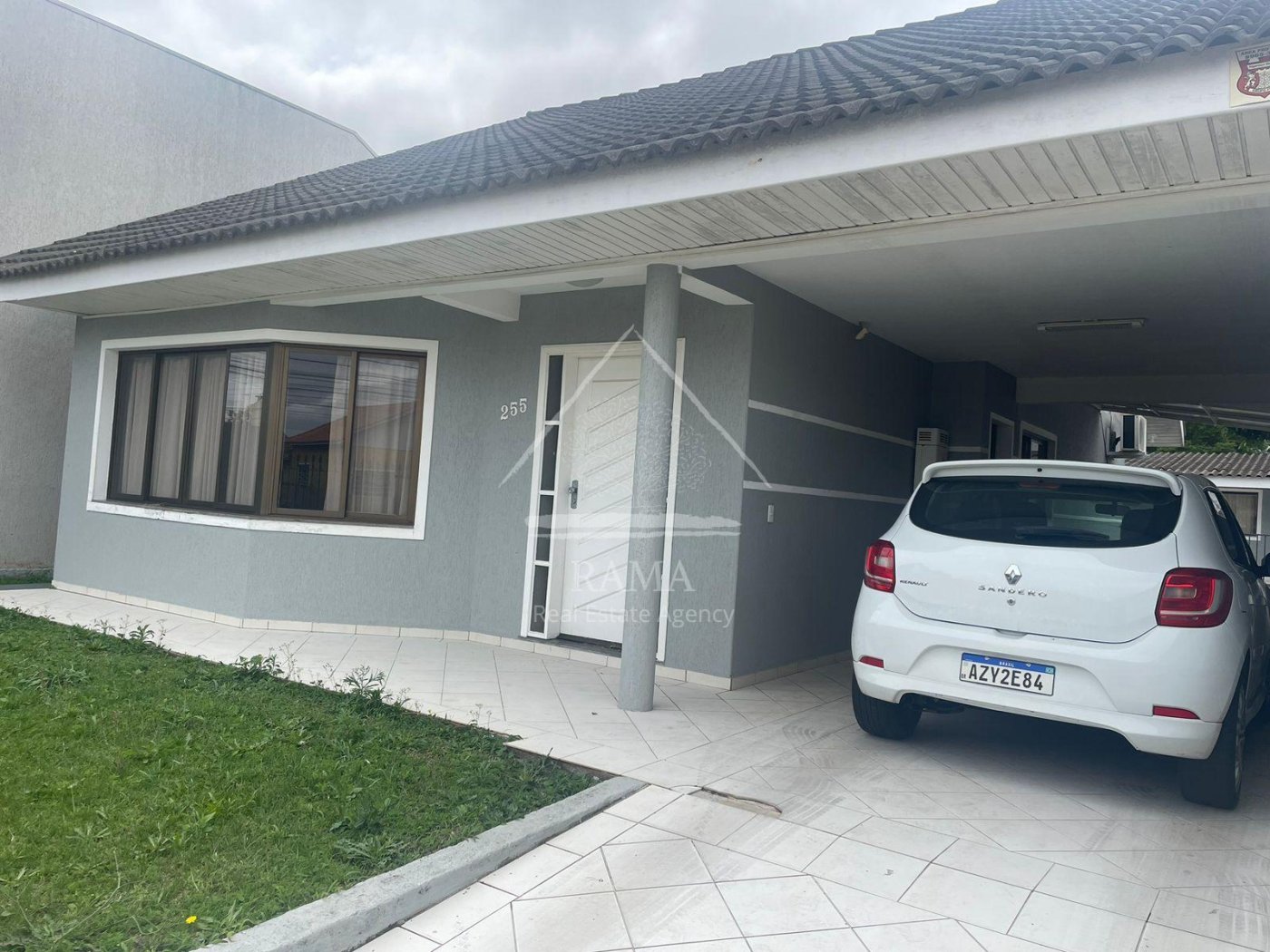 Casa em Oficinas, 3 Quartos, um deles Suíte, 3 vagas, semi-mobiliada