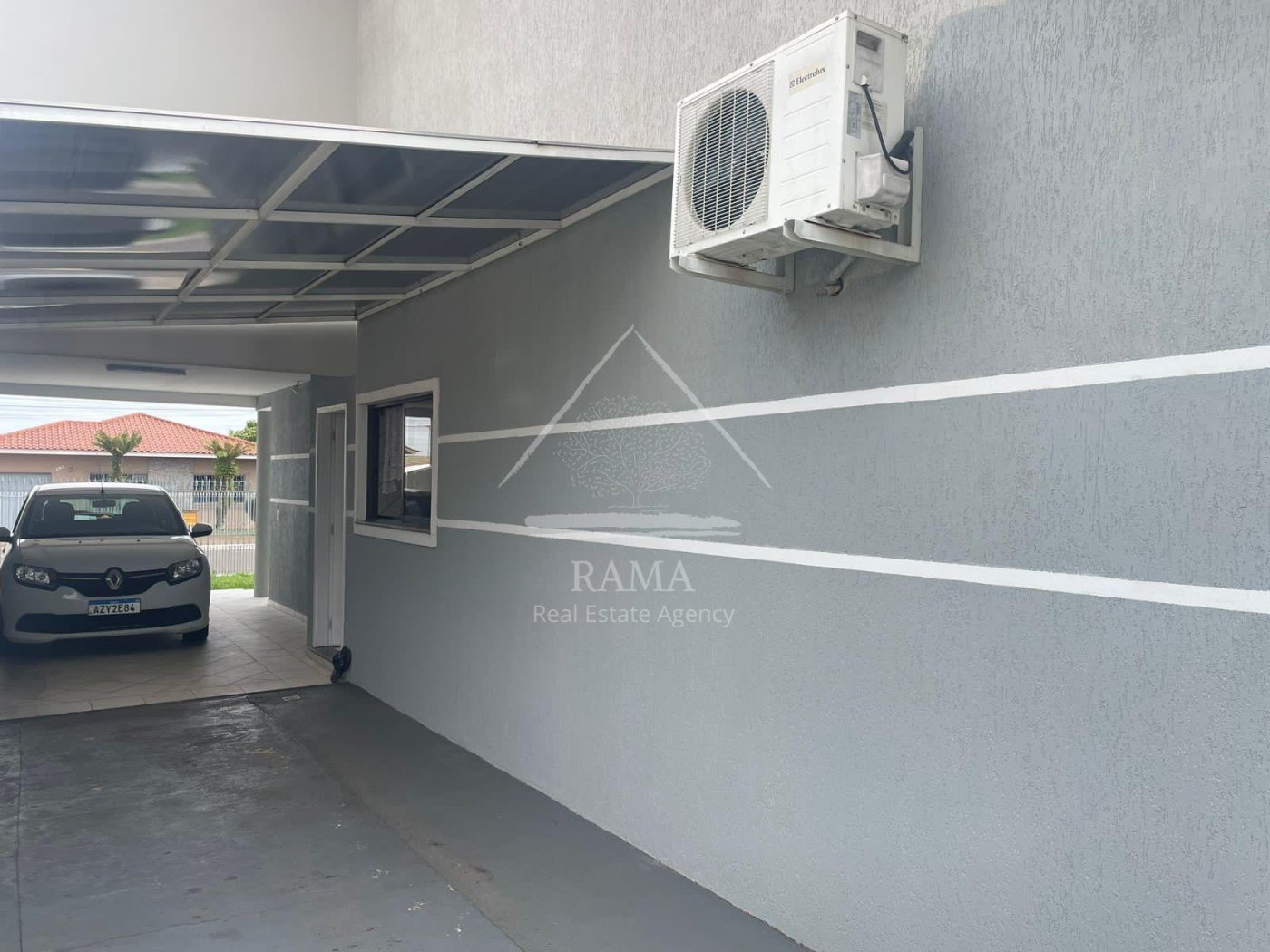 Casa em Oficinas, 3 Quartos, um deles Suíte, 3 vagas, semi-mobiliada