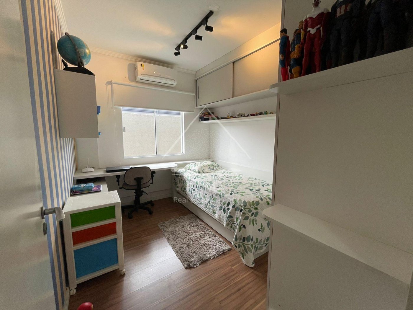 Casa aprox. 110m² com 3 Quartos, Suíte, 2 vagas e quintal no Jd. Carvalho!