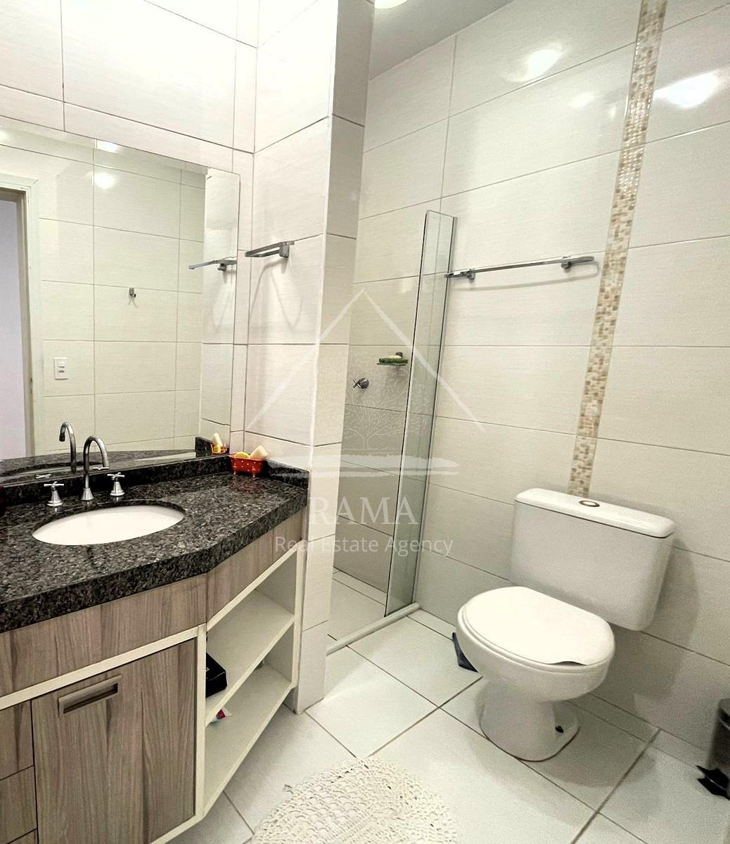 Casa aprox. 110m² com 3 Quartos, Suíte, 2 vagas e quintal no Jd. Carvalho!
