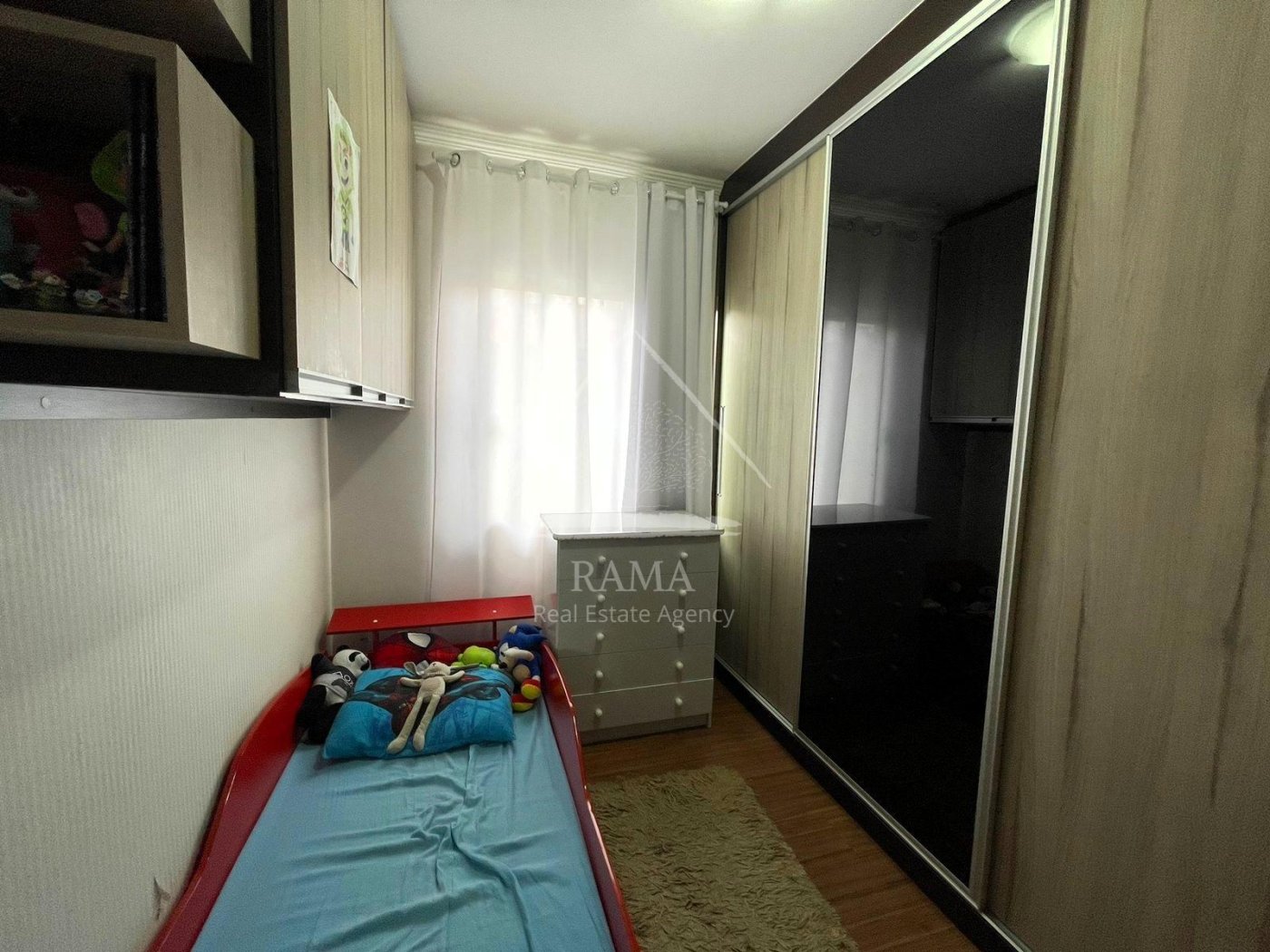 Casa aprox. 110m² com 3 Quartos, Suíte, 2 vagas e quintal no Jd. Carvalho!