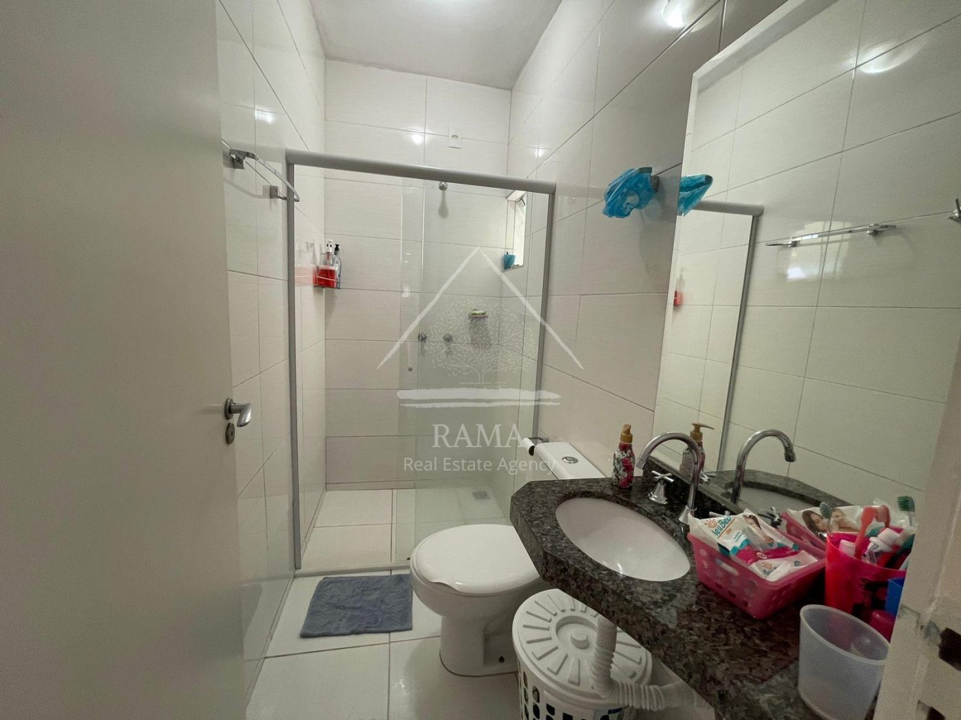 Casa aprox. 110m² com 3 Quartos, Suíte, 2 vagas e quintal no Jd. Carvalho!