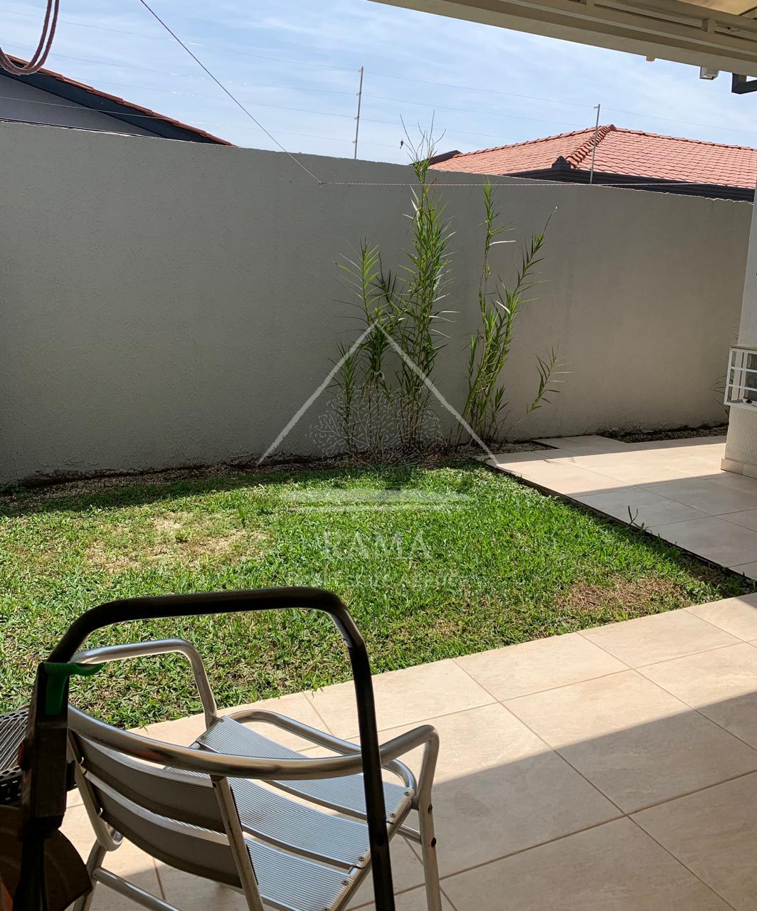 Casa aprox. 110m² com 3 Quartos, Suíte, 2 vagas e quintal no Jd. Carvalho!