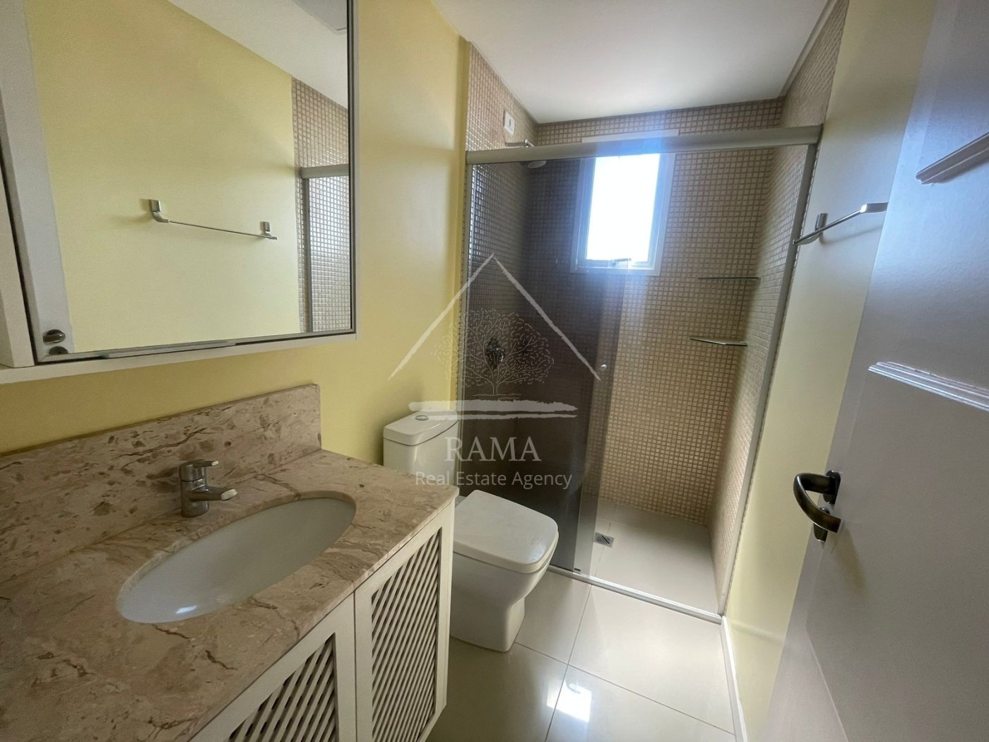 Apartamento de alto padrão 3Q no centro de Ponta Grossa, pronto para morar!
