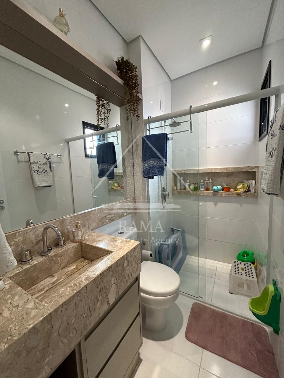 Apto mobiliado, pronto para morar em excelente localização no Vila Estrela!