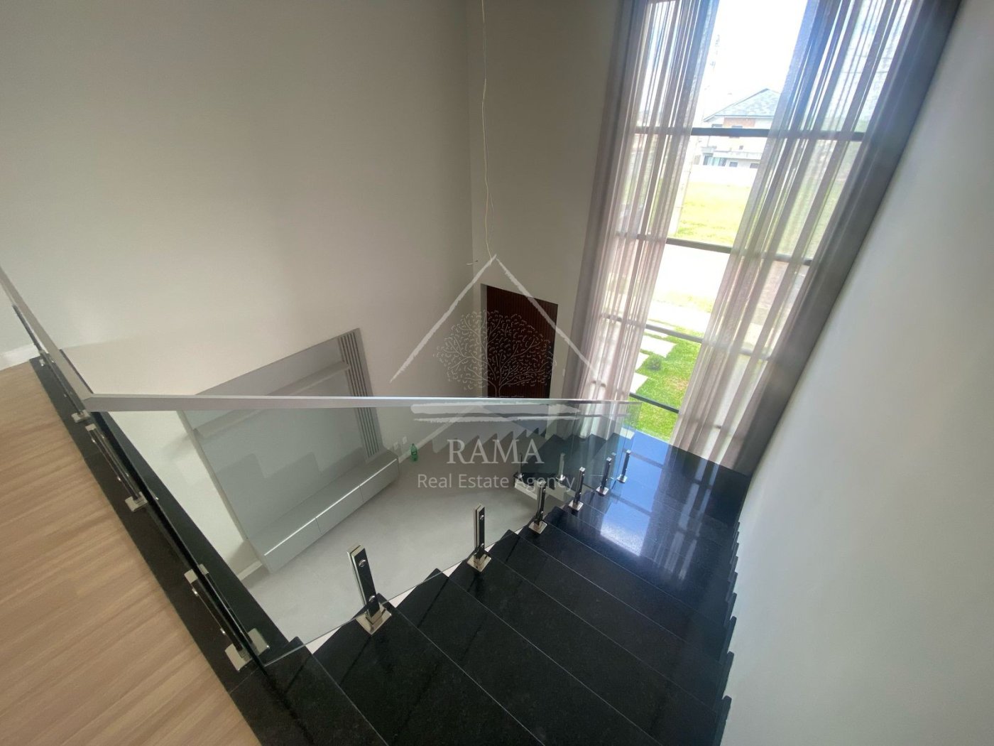 Casa de Alto Padrão para aluguel no Terras Alphaville, 3 Suítes, 4 vagas.