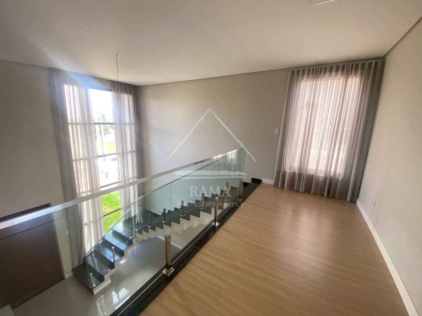 Casa de Alto Padrão para aluguel no Terras Alphaville, 3 Suítes, 4 vagas.