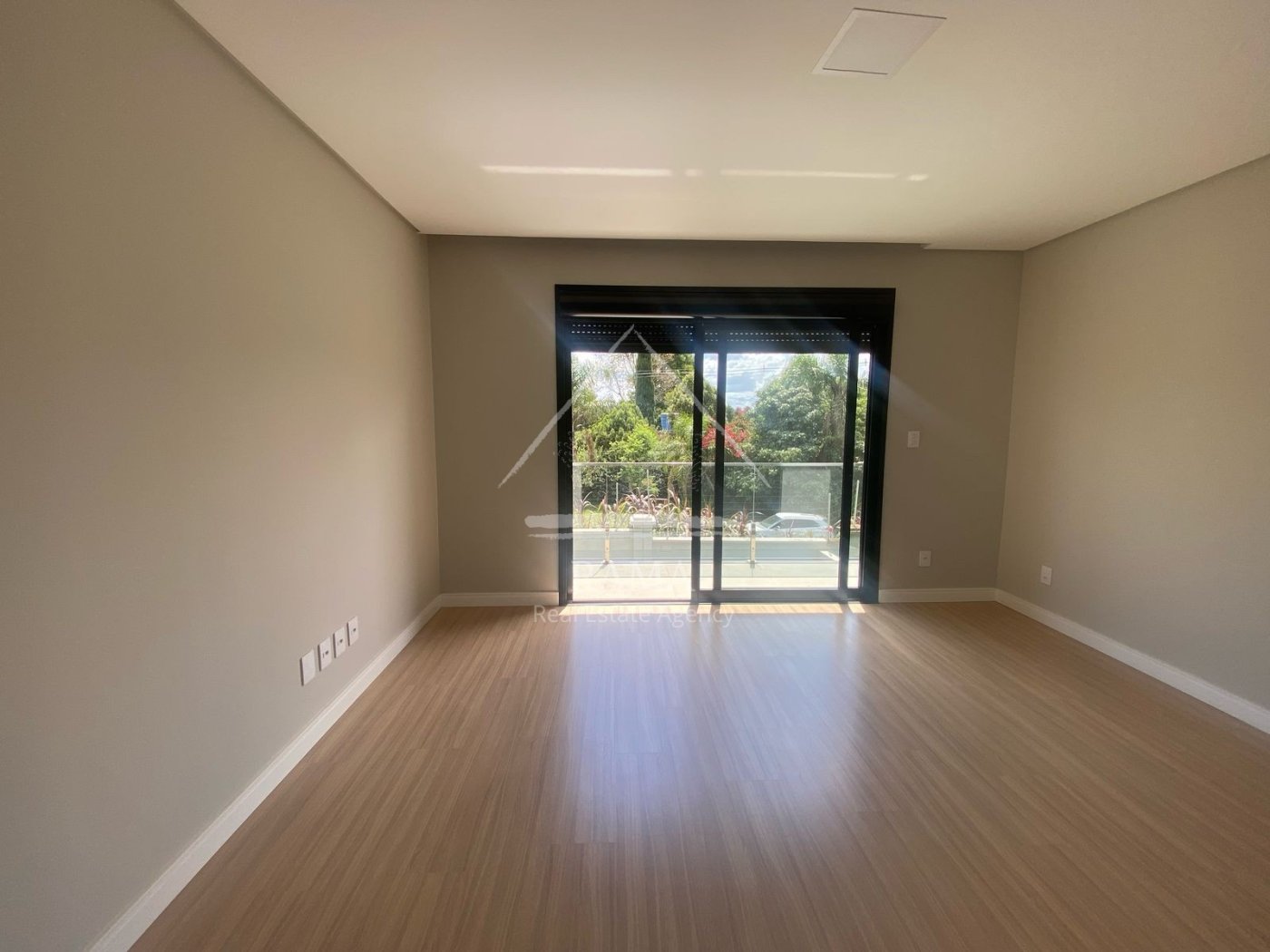 Casa de Alto Padrão para aluguel no Terras Alphaville, 3 Suítes, 4 vagas.