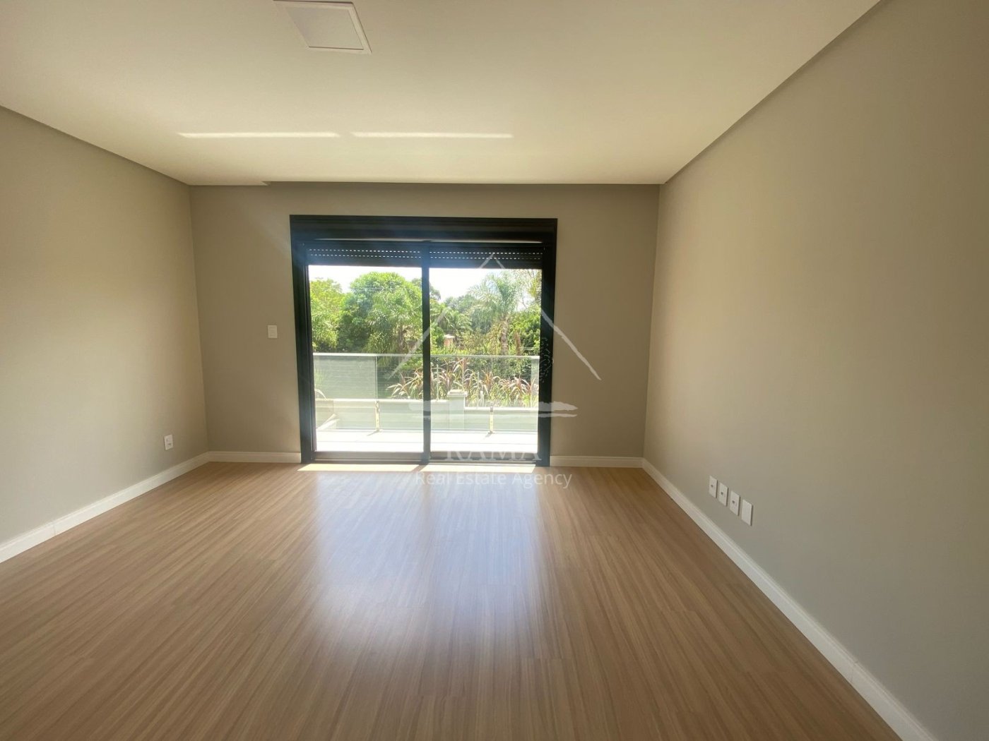 Casa de Alto Padrão para aluguel no Terras Alphaville, 3 Suítes, 4 vagas.