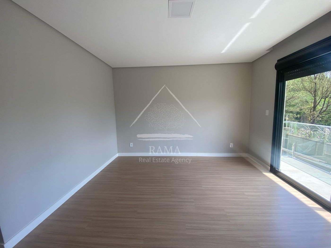 Casa de Alto Padrão para aluguel no Terras Alphaville, 3 Suítes, 4 vagas.