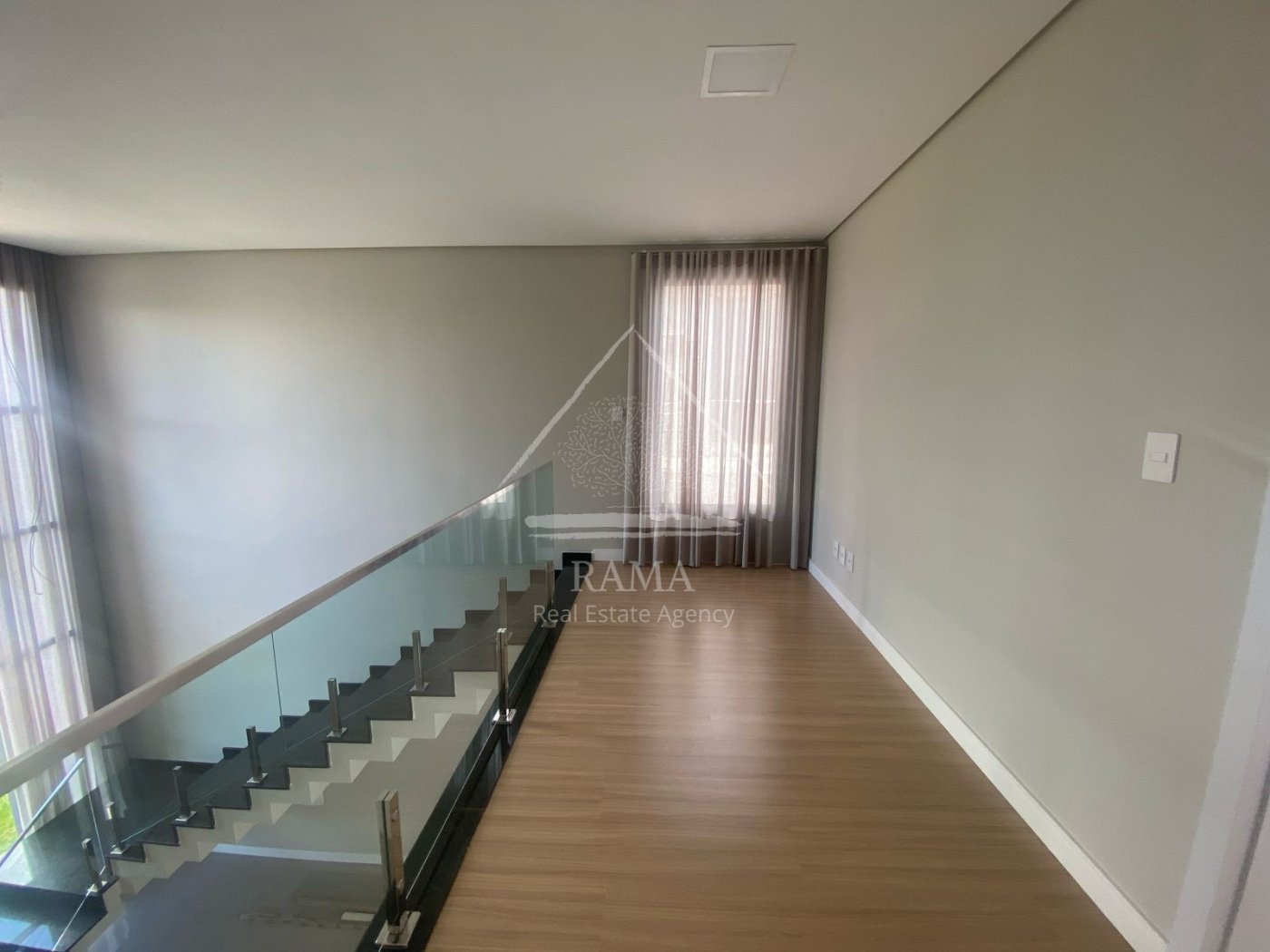 Casa de Alto Padrão para aluguel no Terras Alphaville, 3 Suítes, 4 vagas.