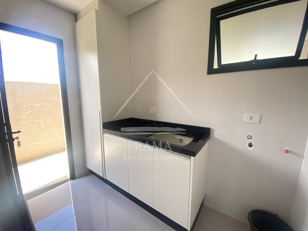 Casa de Alto Padrão para aluguel no Terras Alphaville, 3 Suítes, 4 vagas.
