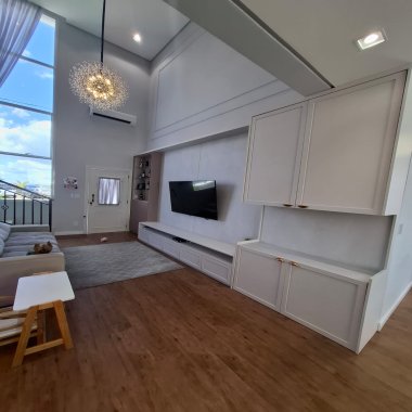 Casa planejada Condomínio apx. 180m² c/ 3 Quartos, fachada imponente e quintal..
