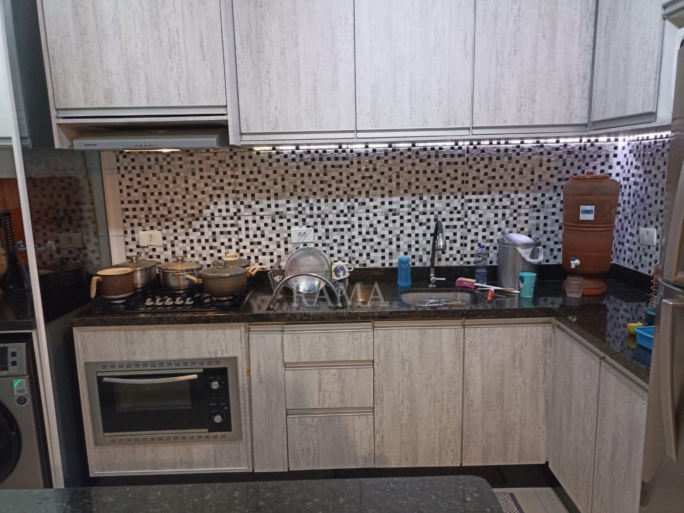 Apto semi-mobiliado no Cond. Resid. Campo Alegre 3Q + Garagem + Lazer