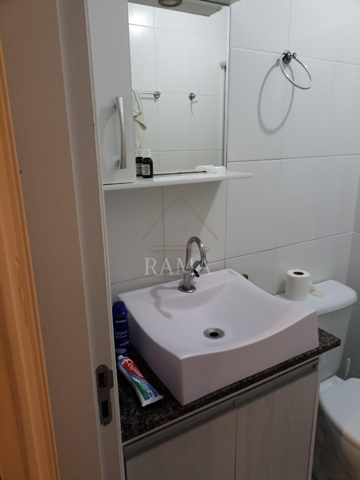 Apto semi-mobiliado no Cond. Resid. Campo Alegre 3Q + Garagem + Lazer