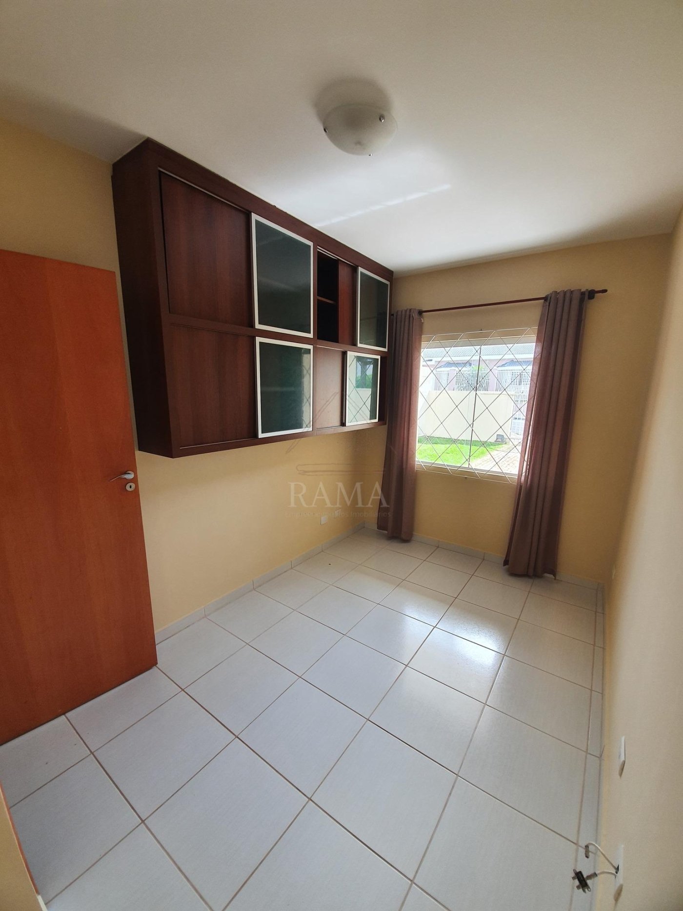Casa aprox. 110m² com 3 Quartos, Suíte, 2 vagas e quintal no Jd. Carvalho!