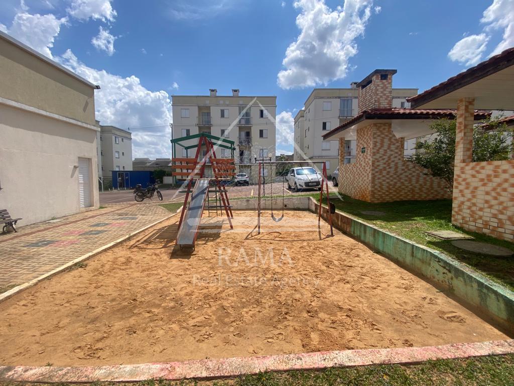 Apto semi-mobiliado no Condomínio Campo Alegre com 3 Quartos e completa área de Lazer